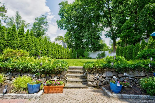 6 Janssen Drive, Manhasset, NY 11030