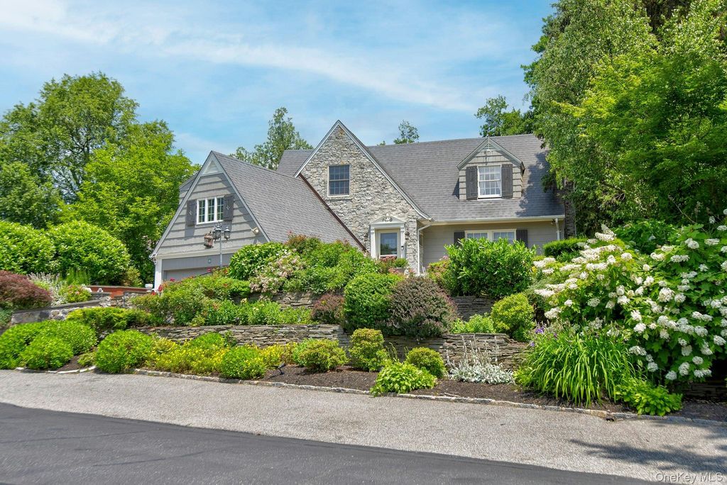 6 Janssen Drive, Manhasset, NY 11030