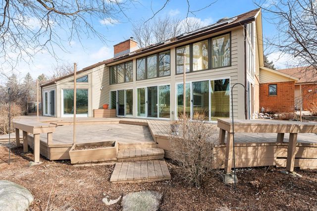 1005 Golden Meadow GLEN, Brookfield, WI 53045