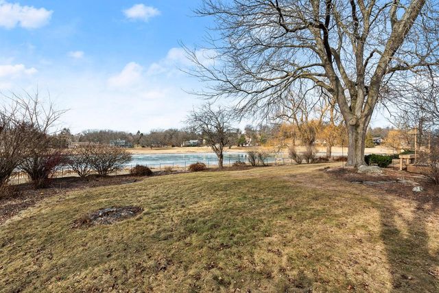 1005 Golden Meadow GLEN, Brookfield, WI 53045