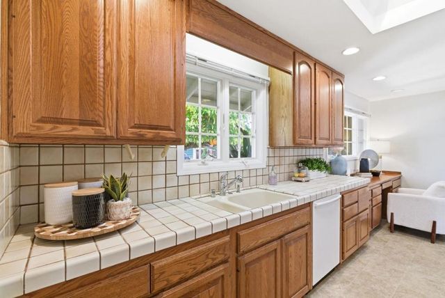 1747 Walnut Drive, Mountain View, CA 94040