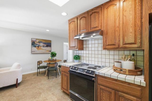 1747 Walnut Drive, Mountain View, CA 94040