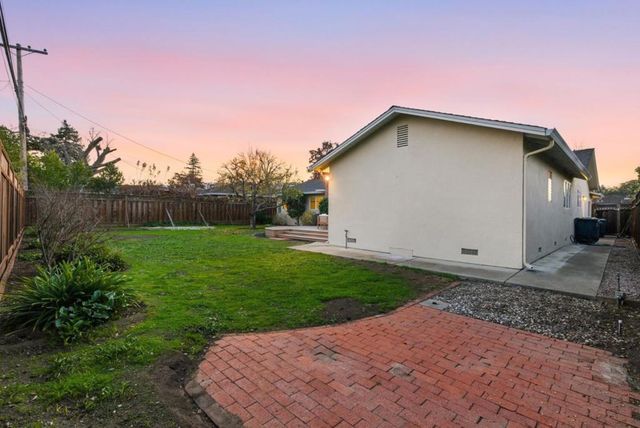 1747 Walnut Drive, Mountain View, CA 94040
