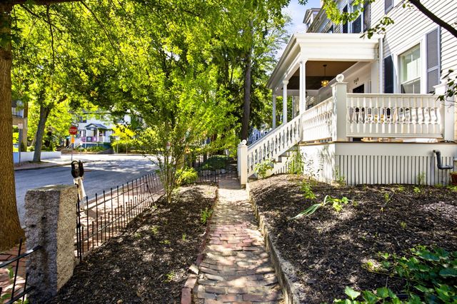 149a Bishop Allen Drive A, Cambridge, MA 02139