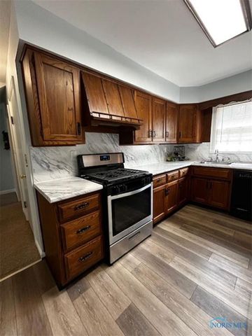 817 Oakwood Avenue, Bryan, OH 43506