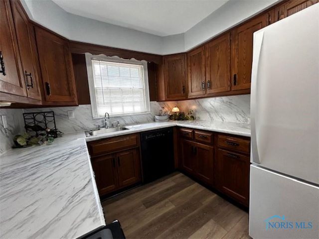 817 Oakwood Avenue, Bryan, OH 43506