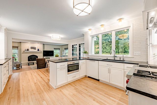 20735 Bartlett DRIVE, Brookfield, WI 53045