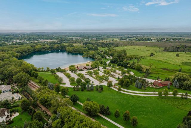 20735 Bartlett DRIVE, Brookfield, WI 53045