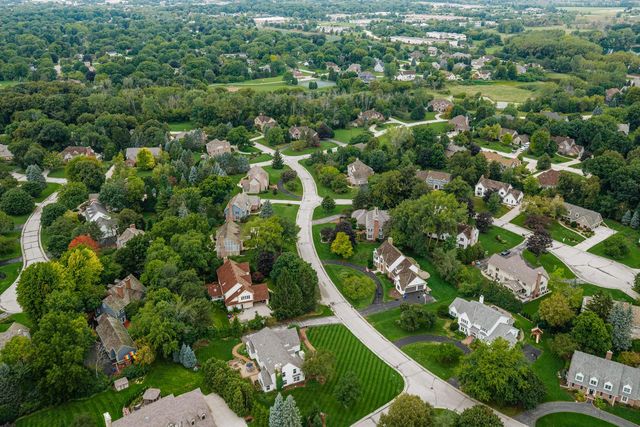 20735 Bartlett DRIVE, Brookfield, WI 53045