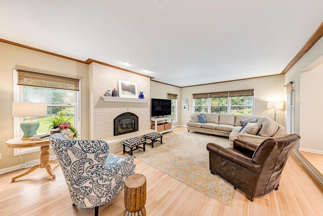 20735 Bartlett DRIVE, Brookfield, WI 53045