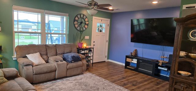 123 BARKLEY ST, Clark, MO 65243