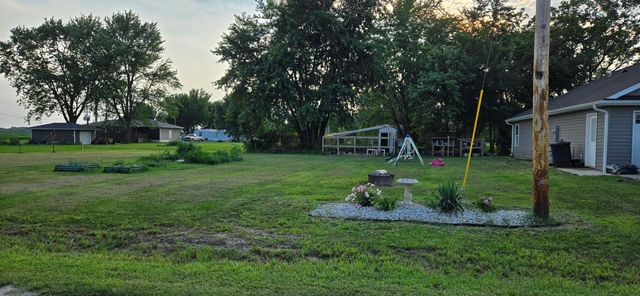 123 BARKLEY ST, Clark, MO 65243
