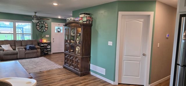 123 BARKLEY ST, Clark, MO 65243