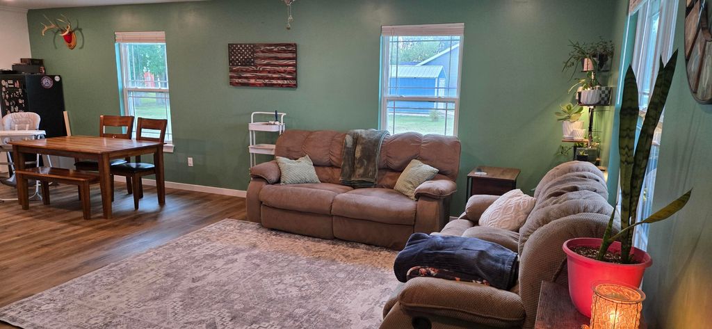 123 BARKLEY ST, Clark, MO 65243