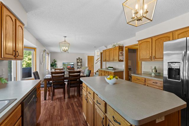 2721 Pampas Court, Shakopee, MN 55379