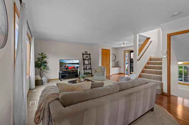 2721 Pampas Court, Shakopee, MN 55379