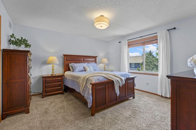2721 Pampas Court, Shakopee, MN 55379