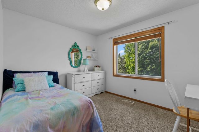 2721 Pampas Court, Shakopee, MN 55379