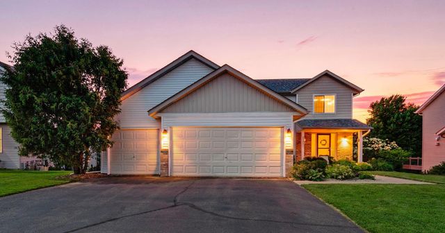 2721 Pampas Court, Shakopee, MN 55379