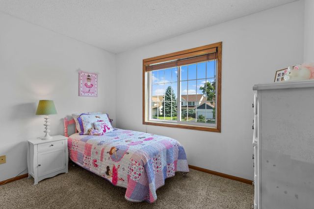 2721 Pampas Court, Shakopee, MN 55379