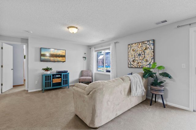 2721 Pampas Court, Shakopee, MN 55379