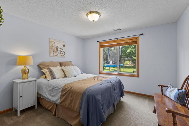 2721 Pampas Court, Shakopee, MN 55379