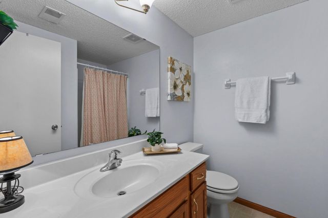 2721 Pampas Court, Shakopee, MN 55379
