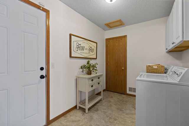 2721 Pampas Court, Shakopee, MN 55379