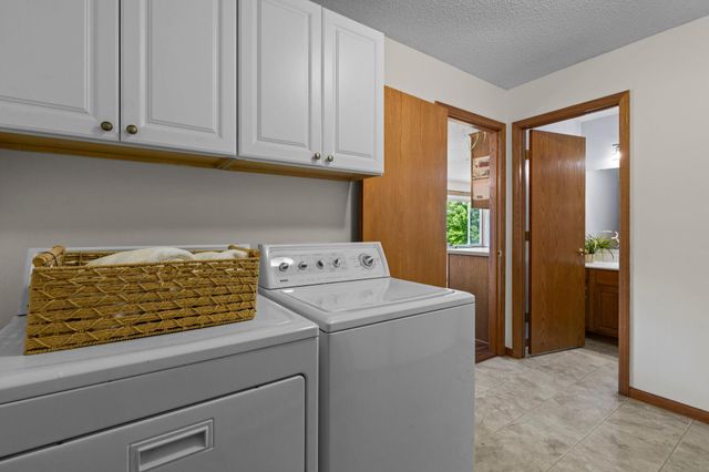 2721 Pampas Court, Shakopee, MN 55379