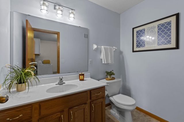 2721 Pampas Court, Shakopee, MN 55379