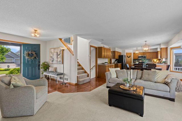 2721 Pampas Court, Shakopee, MN 55379