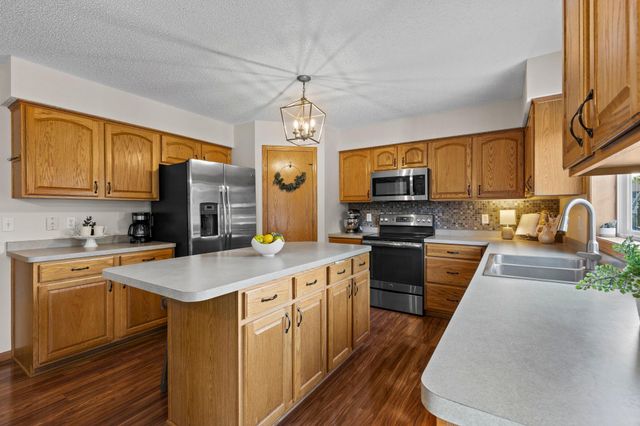 2721 Pampas Court, Shakopee, MN 55379