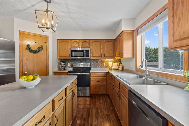2721 Pampas Court, Shakopee, MN 55379