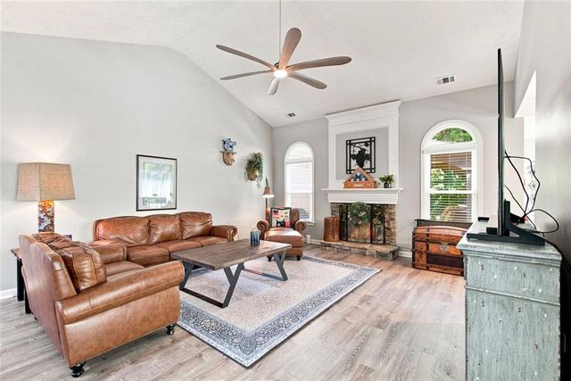 517 Huntgate Road, Woodstock, GA 30189