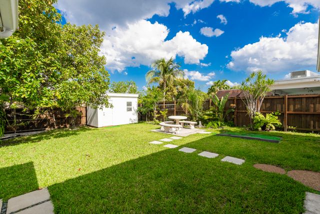 2141 N 56th Avenue, Hollywood, FL 33021