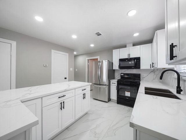 23 Summer Crest Circle, The Woodlands, TX 77381