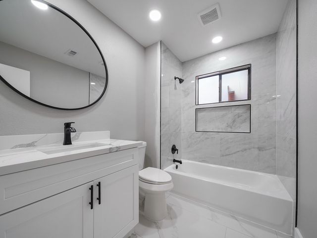 23 Summer Crest Circle, The Woodlands, TX 77381