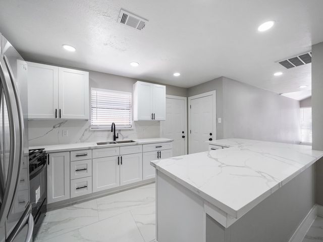 23 Summer Crest Circle, The Woodlands, TX 77381