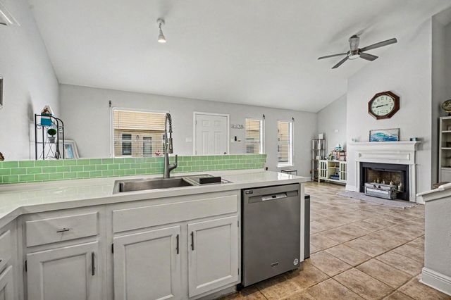 3700 83rd Street 10, Galveston, TX 77554