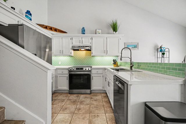 3700 83rd Street 10, Galveston, TX 77554