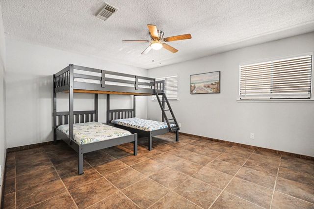 3700 83rd Street 10, Galveston, TX 77554