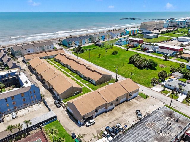 3700 83rd Street 10, Galveston, TX 77554