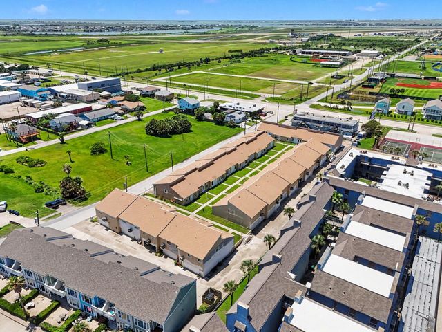 3700 83rd Street 10, Galveston, TX 77554