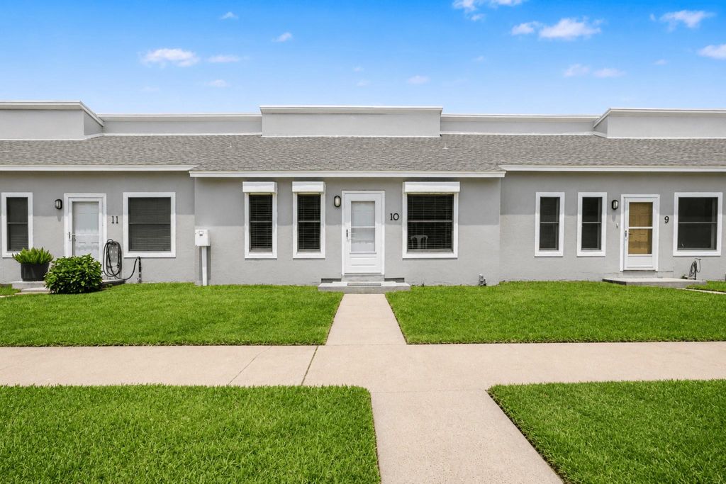 3700 83rd Street 10, Galveston, TX 77554