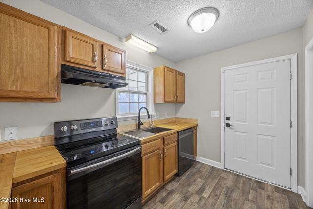 128 Airleigh Place, Richlands, NC 28574