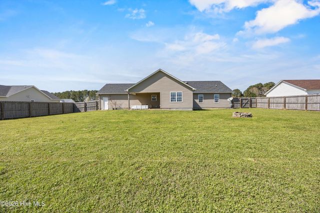 128 Airleigh Place, Richlands, NC 28574