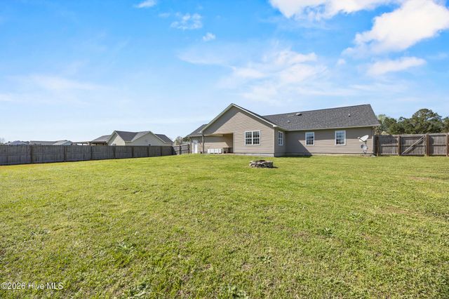 128 Airleigh Place, Richlands, NC 28574