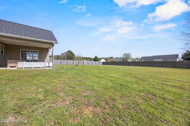 128 Airleigh Place, Richlands, NC 28574