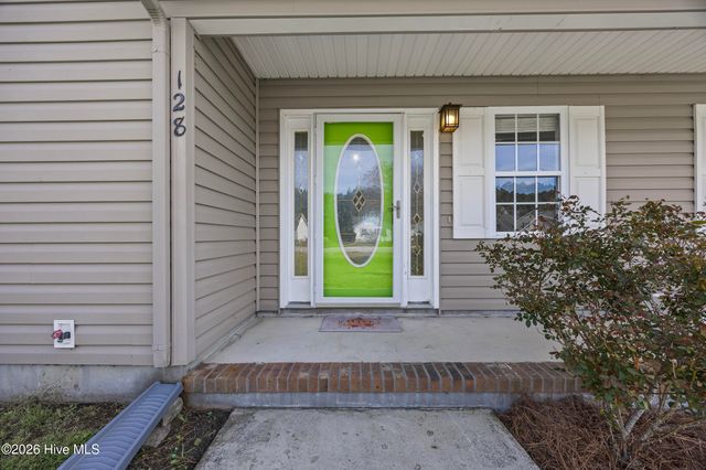 128 Airleigh Place, Richlands, NC 28574