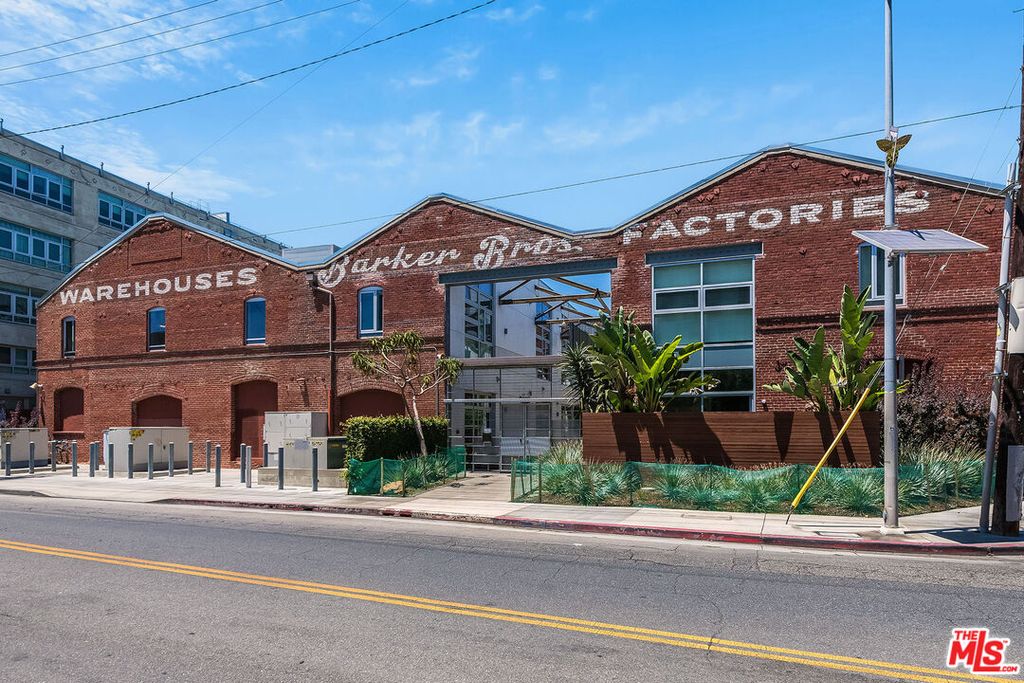 Image 1 of property listing at 527 Molino St, Los Angeles, CA 90013